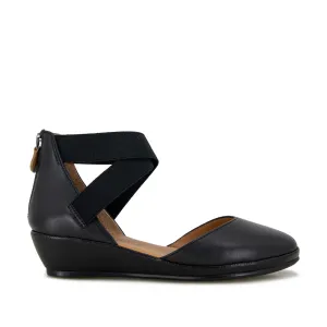 Kenneth Cole Women's Noa in Black