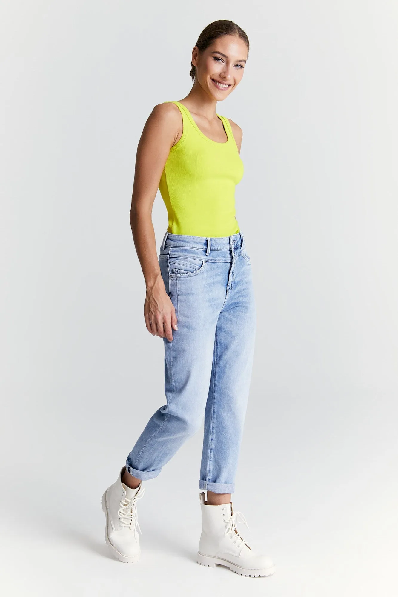 Victoria - Mid Waist 5 Pocket Regular Fit Jeans - Light Blue
