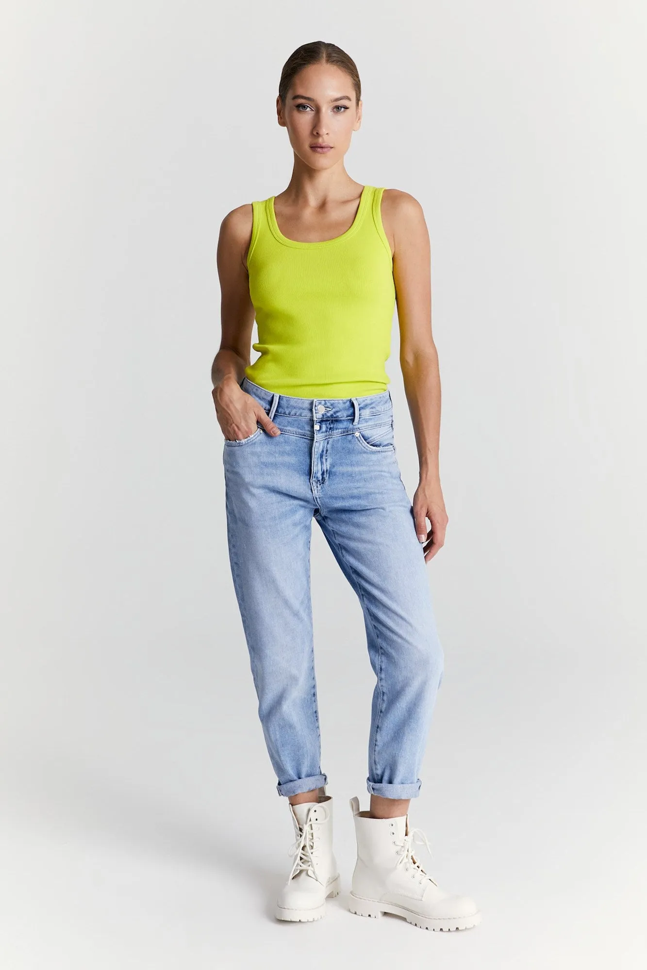 Victoria - Mid Waist 5 Pocket Regular Fit Jeans - Light Blue